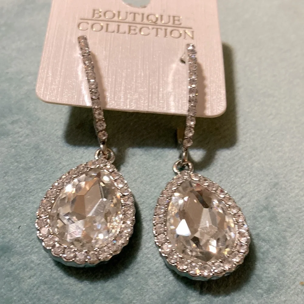 Silver rhinestone Drop Earrings - Picture 1 of 4